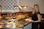reichhaltiges Buffet mit feinen Vorspeisen, Salaten, Gemüse, Beilagen und einer Auswahl warmer Gerichte (©Foto:Martin Schmitz)